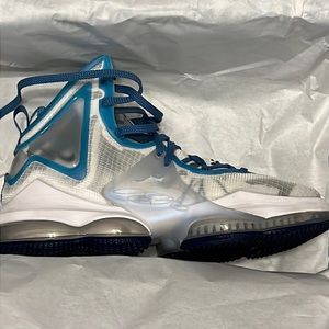 Lebron basketball shoes